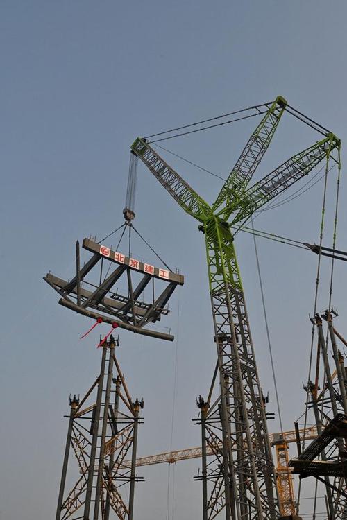 新工体罩棚钢结构首吊成功,用钢量达1.64万吨